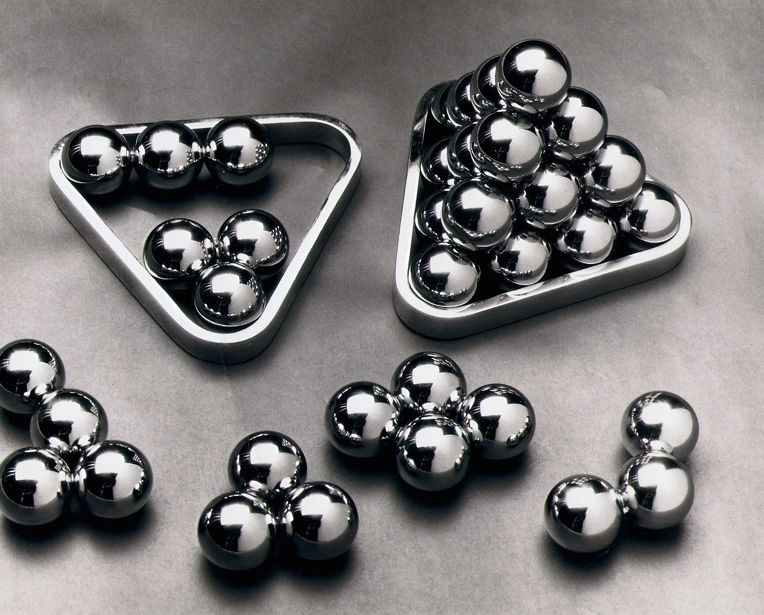 Kugel-Pyramide Geduldsspiel aus Metall